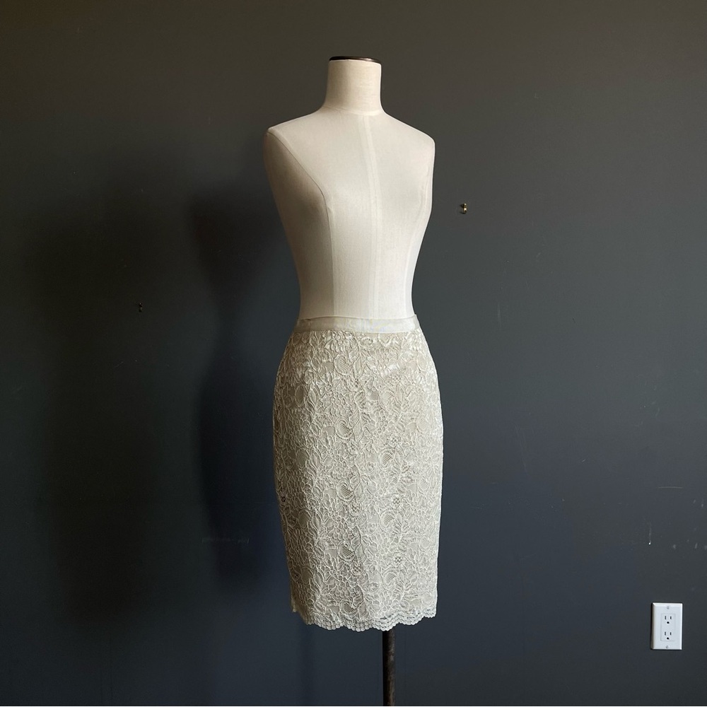 NY&Co Lace Pencil Skirt Ivory Romantic Bridal Occasion Scalloped Hem Victorian